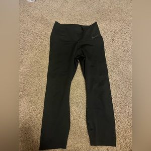 Women’s Nike Zonal Strength Cropped Leggings size M